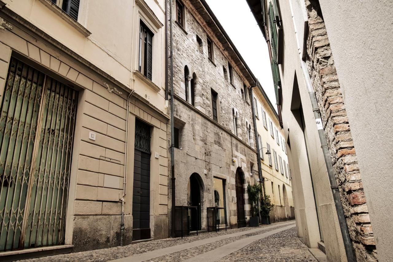 Casa Del Pittore - Elegante Appartamento Del 1200 - Centro Storico كومو المظهر الخارجي الصورة